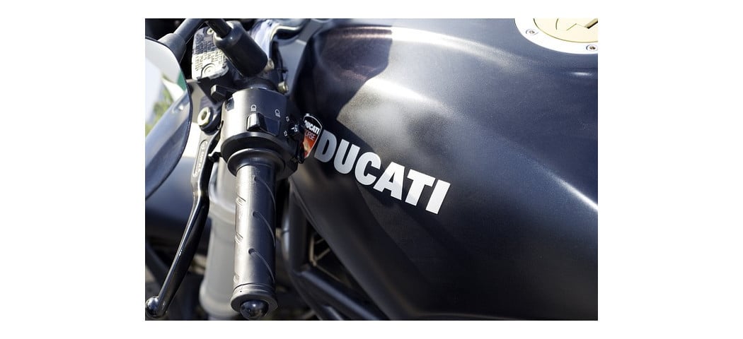 Hamulce motocyklowe  - działanie i rodzaje, jak sprawdzać i odpowiednio dbać o hamulce w motocyklu?