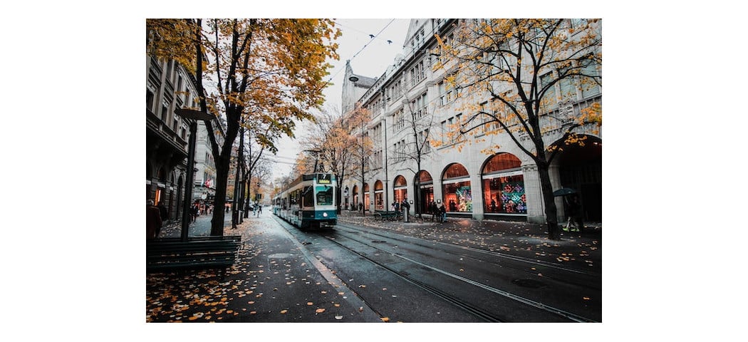 Kiedy tramwaj nie ma pierwszeństwa, a kiedy należy mu ustąpić? Przypomnienie zasad. 