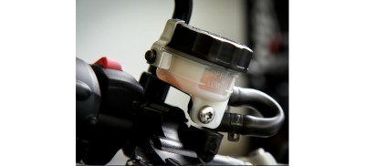 Pompa hamulcowa motocykla - jak działa, jak ją wymienić i kiedy reagować