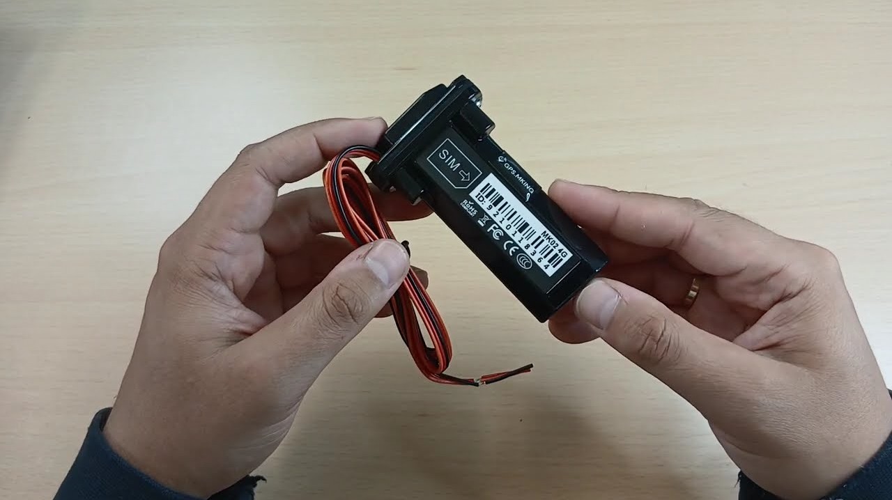Wodoodporny lokalizator GPS 4G+2G do auta, motocykla i busa MK02
